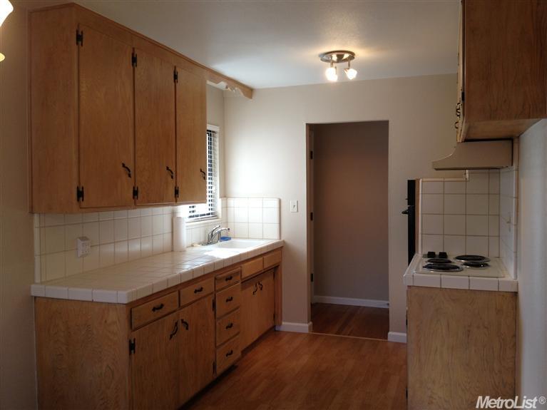 421 Broderick Ave, Modesto, CA 95350 photo 2