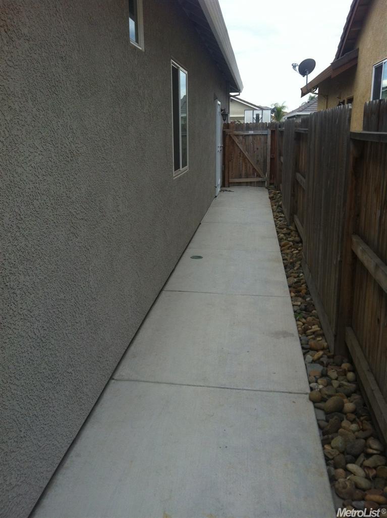 1710 Dalia Ln, Manteca, CA 95337 photo 5