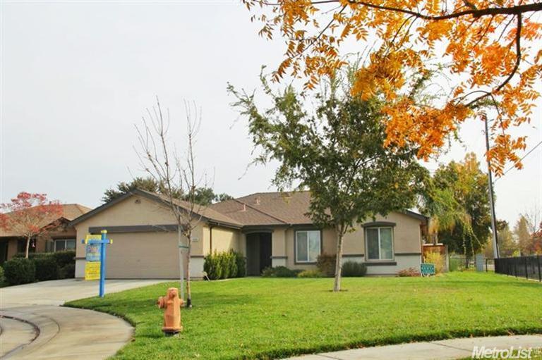 1900 St Peters St, Modesto, CA 95355 photo 2