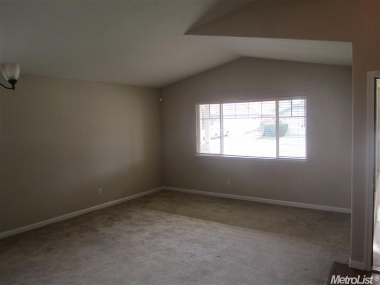 1035 Bristow, Manteca, CA 95336 photo 4