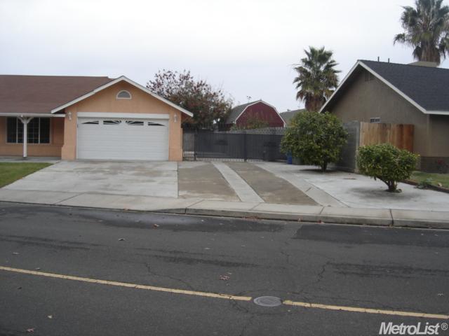 2717 Canyon Dr, Modesto, CA 95351 photo 2