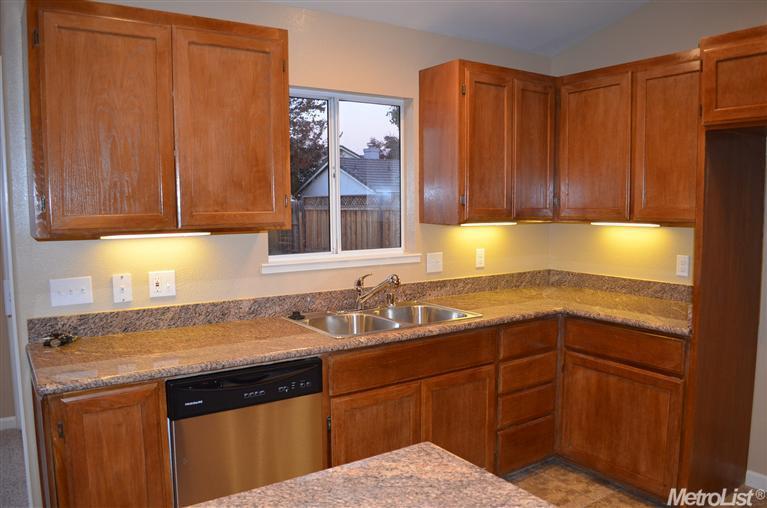 447 Shilling Ave, Lathrop, CA 95330 photo 5