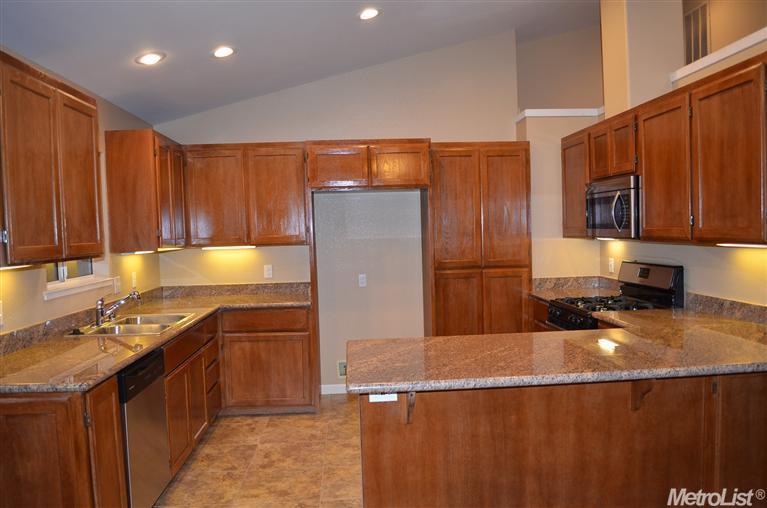 447 Shilling Ave, Lathrop, CA 95330 photo 4