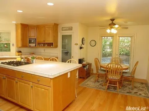 11276 Edward Dr, Grass Valley, CA 95949 photo 9