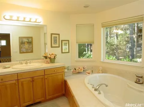 11276 Edward Dr, Grass Valley, CA 95949 photo 15