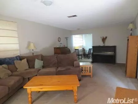 2792 Belmont Dr, Davis, CA 95618 photo 3