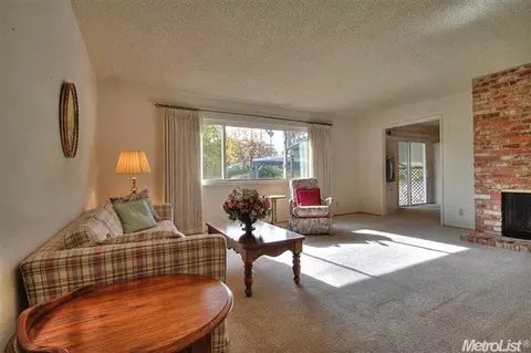 5704 Nonnie Ave, Sacramento, CA 95841 photo 3