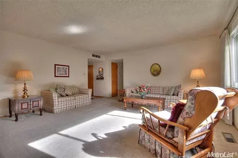 5704 Nonnie Ave, Sacramento, CA 95841 photo 4