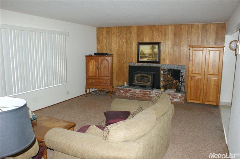 1039 Palomino St, Manteca, CA 95336 photo 2