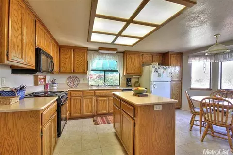 2425 Morrene Dr, Placerville, CA 95667 photo 3
