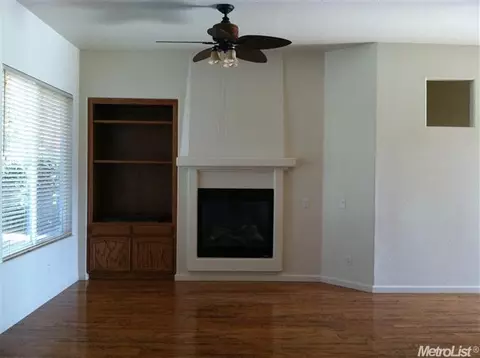 1239 Esplanade Dr, Merced, CA 95348 photo 2