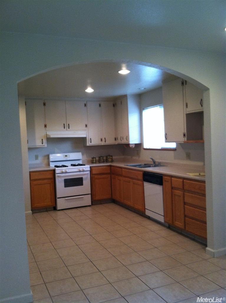 1061 Carmel Ave, Manteca, CA 95336 photo 3