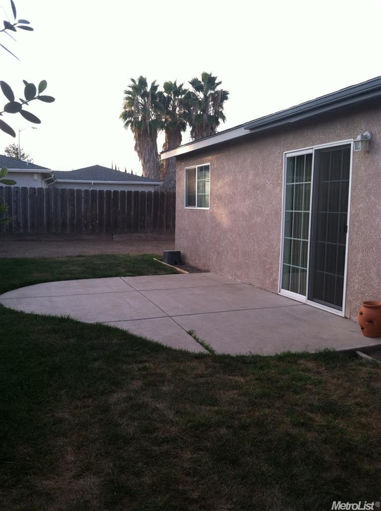 1061 Carmel Ave, Manteca, CA 95336 photo 4