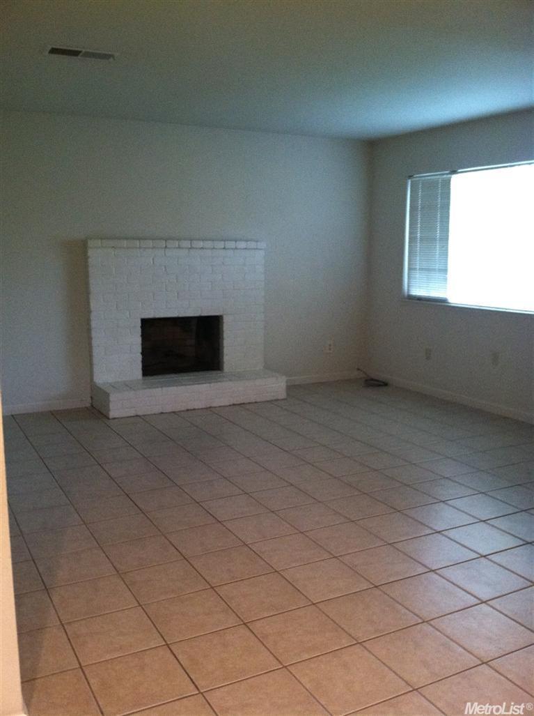 1061 Carmel Ave, Manteca, CA 95336 photo 2