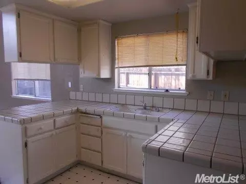 568 W 4th St, Tracy, CA 95376 photo 6
