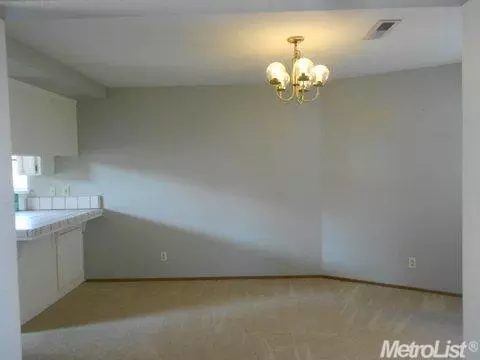 568 W 4th St, Tracy, CA 95376 photo 2