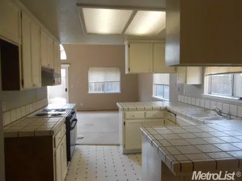 568 W 4th St, Tracy, CA 95376 photo 5