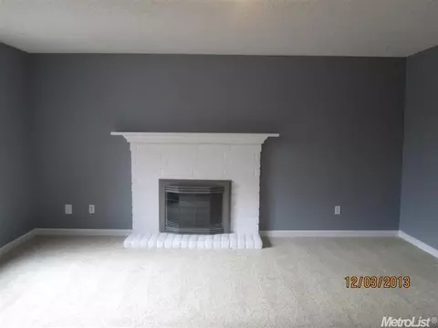 701 Periwinkle Dr, Patterson, CA 95363 photo 2