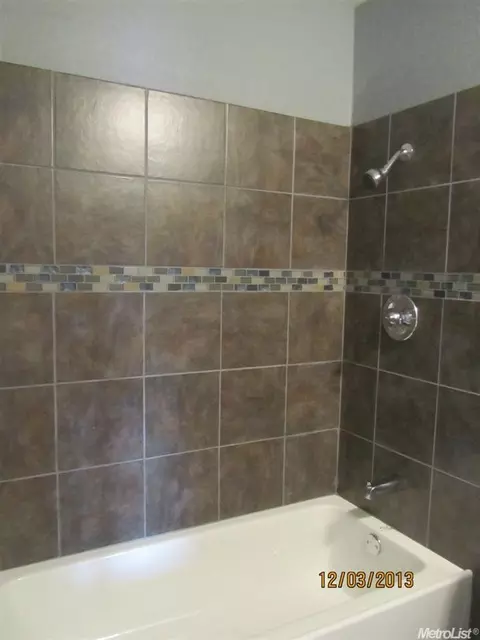 701 Periwinkle Dr, Patterson, CA 95363 photo 8