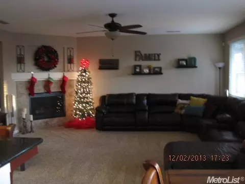 1406 Camilla St, Manteca, CA 95337 photo 2