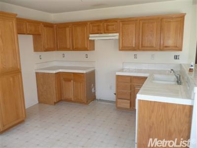 818 Limestone Ave, Lathrop, CA 95330 photo 5