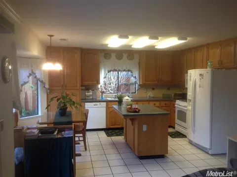 1707 Amber Leaf Way, Lodi, CA 95242 photo 2
