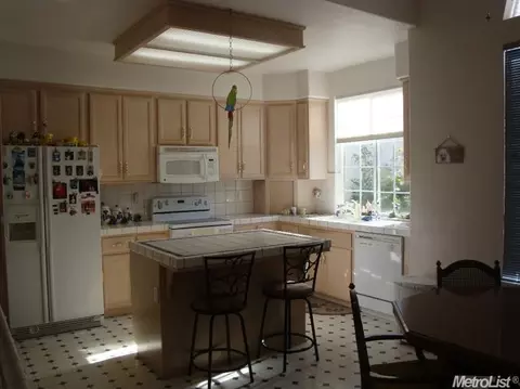 1835 Winchester Dr, Manteca, CA 95336 photo 2