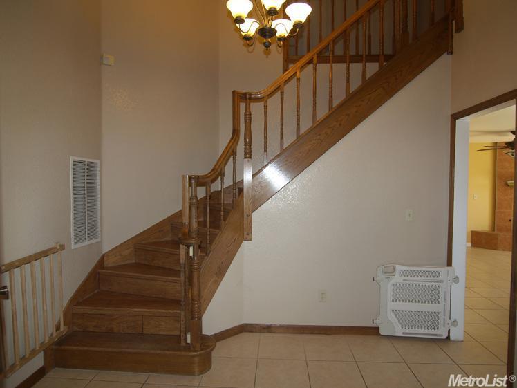 836 Nancy Dr, Ripon, CA 95366 photo 3