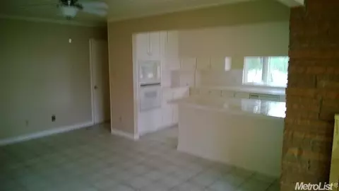 1924 Vista Dr, Modesto, CA 95355 photo 3