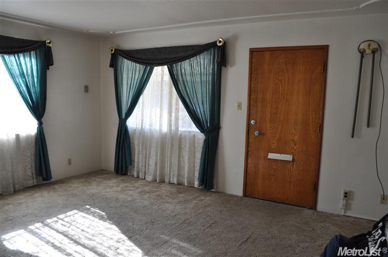 110 S Veach Ave, Manteca, CA 95337 photo 3