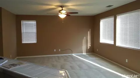 424 Renaissance Ave, Lathrop, CA 95330 photo 5