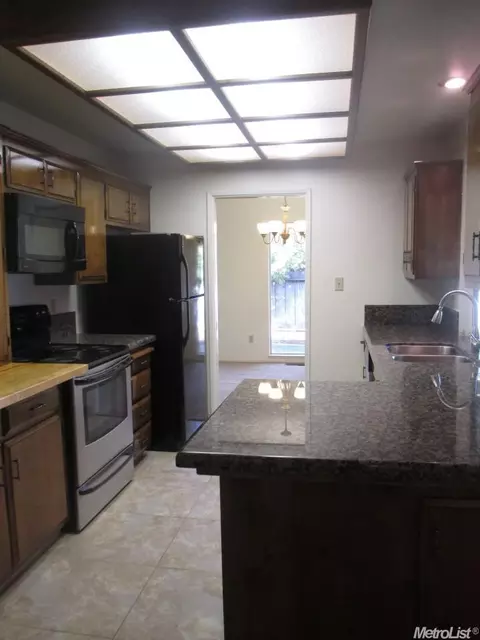 2721 E Orangeburg Ave, Modesto, CA 95355 photo 3