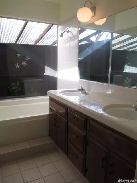 2721 E Orangeburg Ave, Modesto, CA 95355 photo 4