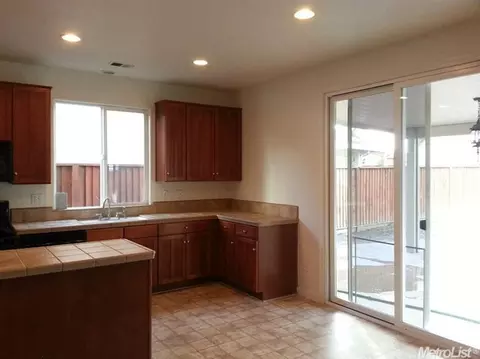 2125 Maid Mariane, Modesto, CA 95355 photo 3