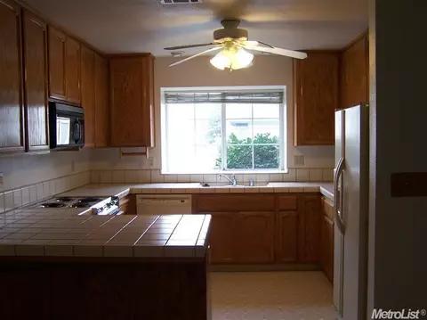 1371 Alex Cir, Turlock, CA 95382 photo 2