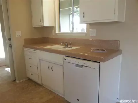 1609 Chapala Way, Modesto, CA 95355 photo 3