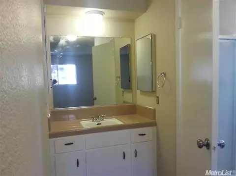 1609 Chapala Way, Modesto, CA 95355 photo 8