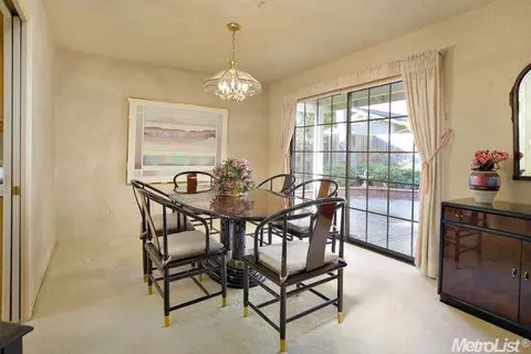1061 Harrington Way, Carmichael, CA 95608 photo 4