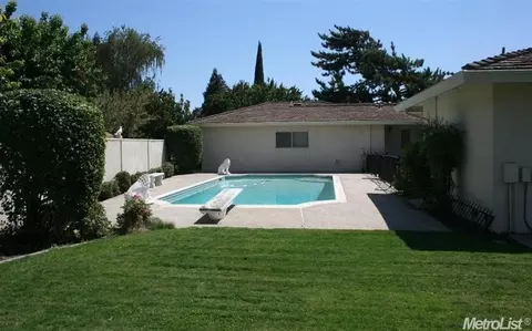 900 Newcastle Ct, Modesto, CA 95355 photo 4