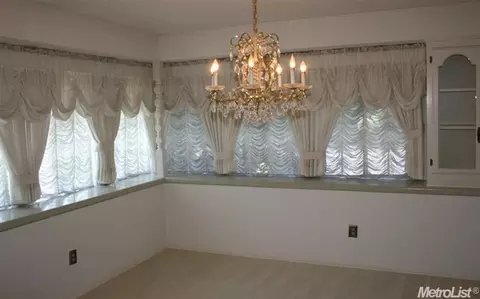 900 Newcastle Ct, Modesto, CA 95355 photo 2