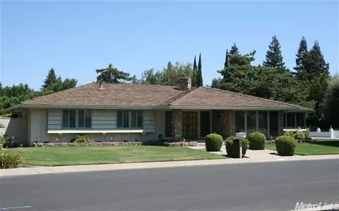 900 Newcastle Ct, Modesto, CA 95355 photo 1