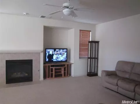 1360 Thoroughbred St, Patterson, CA 95363 photo 6