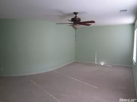 1360 Thoroughbred St, Patterson, CA 95363 photo 5
