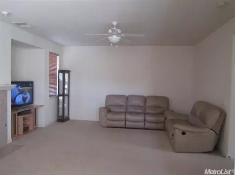 1360 Thoroughbred St, Patterson, CA 95363 photo 8