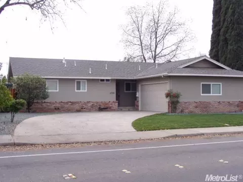 1700 E Orangeburg Ave, Modesto, CA 95355 photo 1