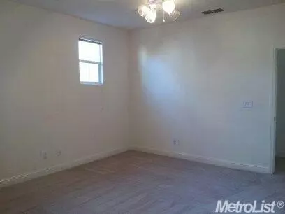 2125 Amber Leaf Ln, Ceres, CA 95307 photo 3