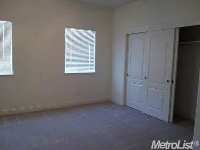 2125 Amber Leaf Ln, Ceres, CA 95307 photo 2