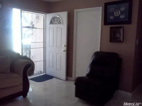 105 Daisy Ln, Modesto, CA 95351 photo 3
