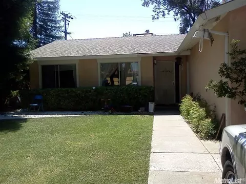 105 Daisy Ln, Modesto, CA 95351 photo 2