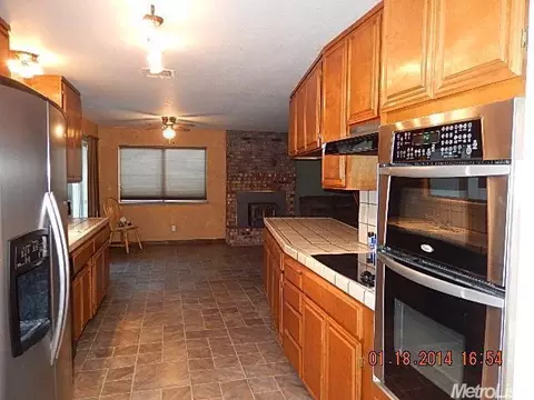 692 Foxfire Dr, Manteca, CA 95337 photo 2